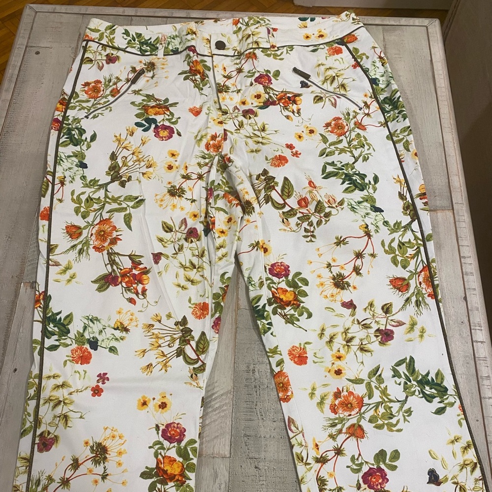 Disney Alice Through The Looking Glass Capris